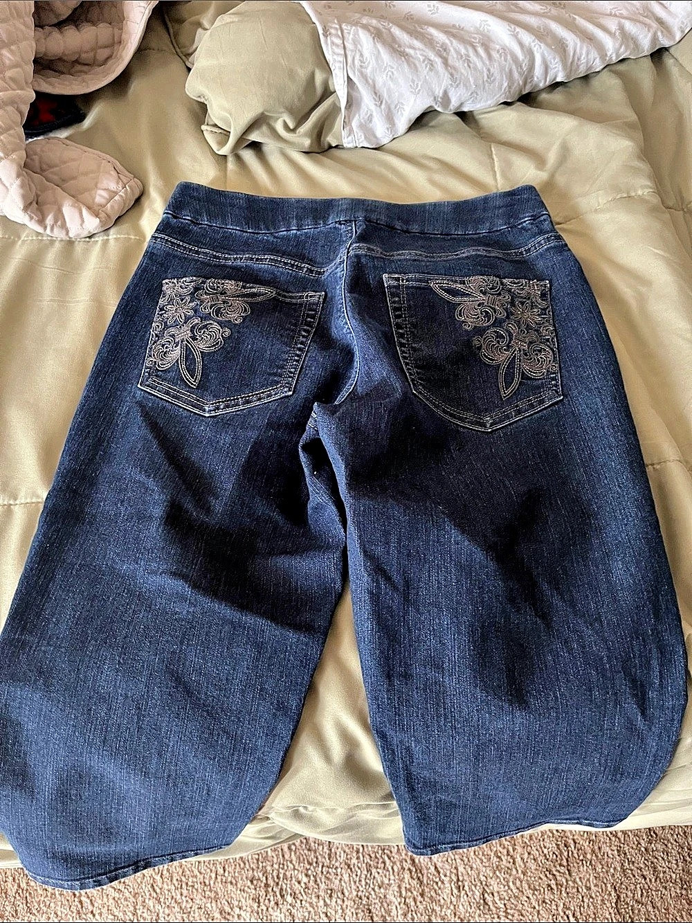 Lee Style Up Embroidered capri Jeans in Blue Size Medium